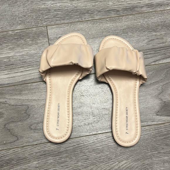 Urban Planet Shoes - Urban planet tan size 7 slippers